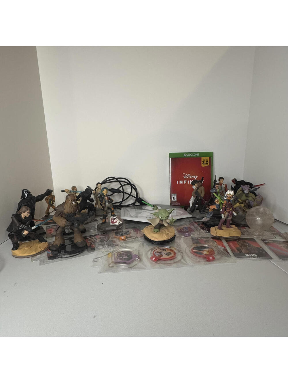 Disney Infinity Star Wars Figurine Collection with Xbox One Game